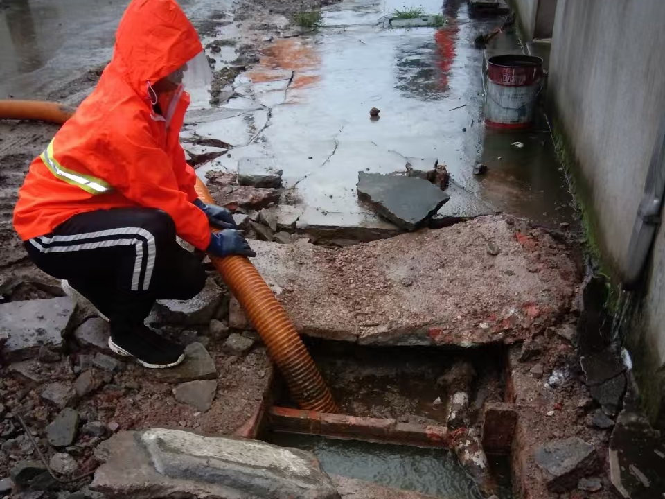 武城专业清理污水池 炜誉市政以规范流程守护城市 “肠道”