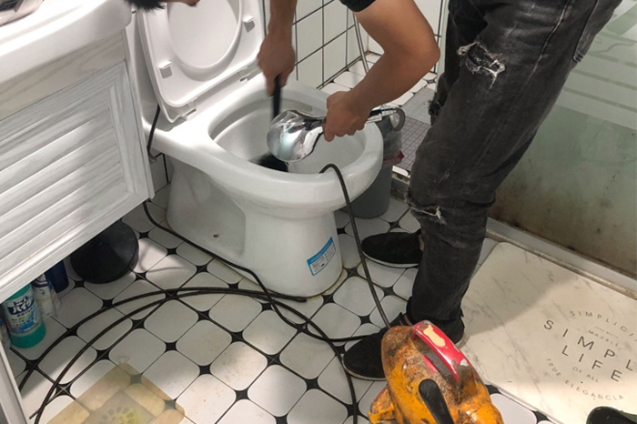 武城马桶堵塞自己疏通还是找师傅?专业上门服务让你省时更省心