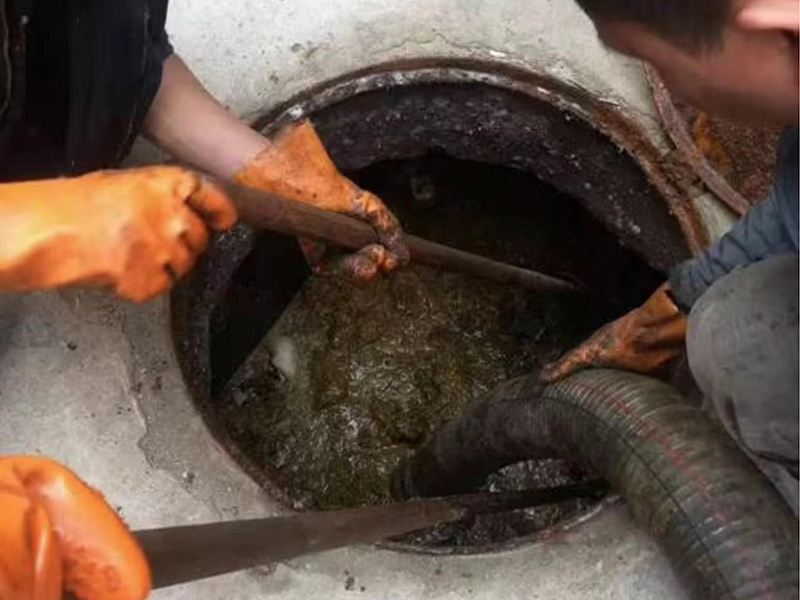 武城清理化粪池时如何避免沼气的危害?